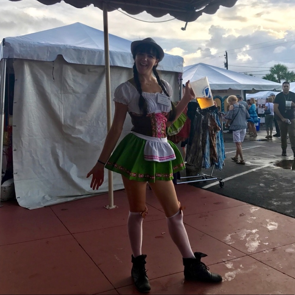 Oktoberfest beer girl costume small